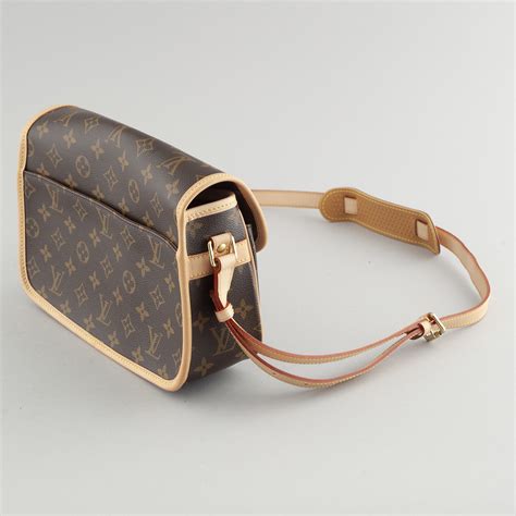 louis vuitton shoulder bag zipper|louis vuitton black crossbody handbag.